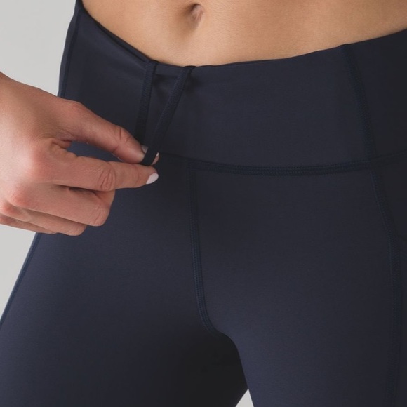 Lululemon Tight Stuff Tight II *25" in Midnight Navy Sz 8 GUC (Pilling) Workout - Picture 3 of 16